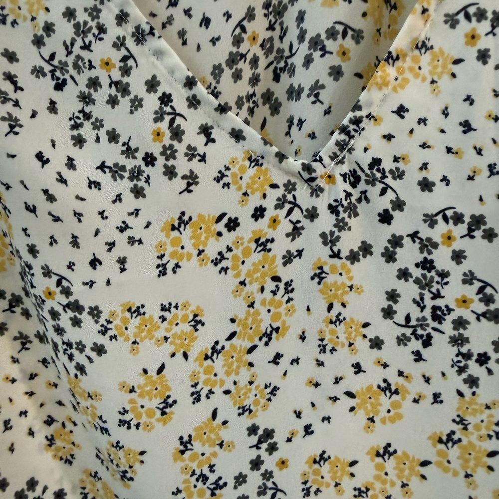 Maurices Ivory Yellow Floral Sleeveless Blouse Size 0 - Picture 2 of 4